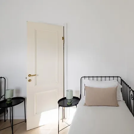 2 Bedrooms Flat Near The Colosseum Apartament Rzym