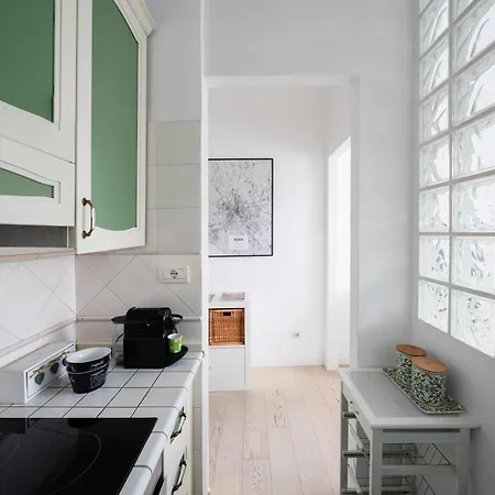 2 Bedrooms Flat Near The Colosseum Rzym